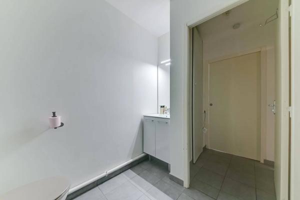 Rare/T2 – 36,40 m² – terrasse 22 m² sans vis-à-vis – garage box en sus – Vaulx-en-Velin