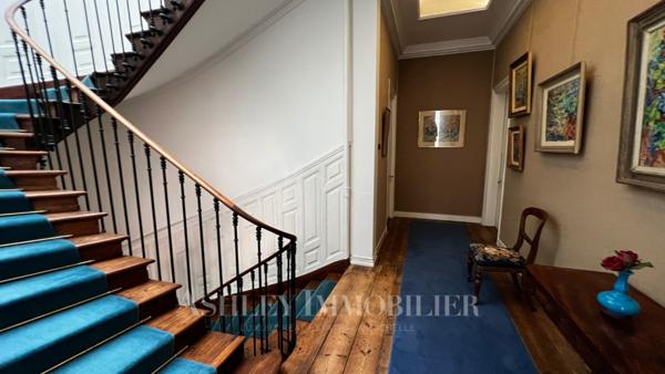 A VENDRE HOTEL PARTICULIER CENTRE VILLE DE LA ROCHELLE