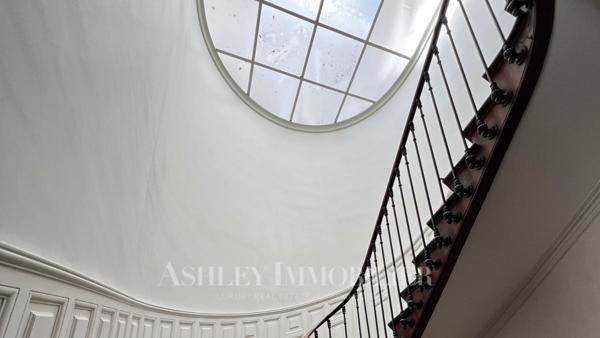 A VENDRE HOTEL PARTICULIER CENTRE VILLE DE LA ROCHELLE