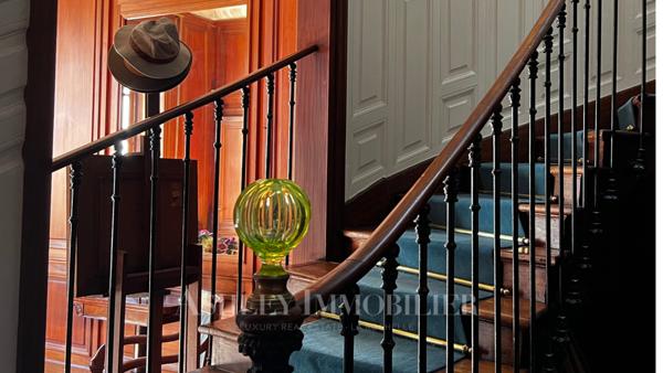 A VENDRE HOTEL PARTICULIER CENTRE VILLE DE LA ROCHELLE