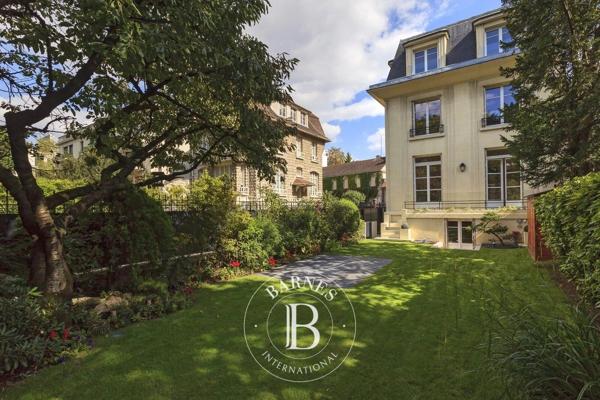 Neuilly-sur-Seine, Hôtel particulier 5 Chambres -  280 m² à vendre