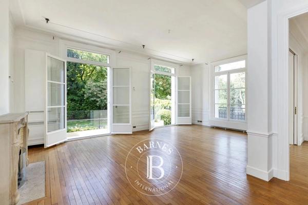 Neuilly-sur-Seine, Hôtel particulier 5 Chambres -  280 m² à vendre