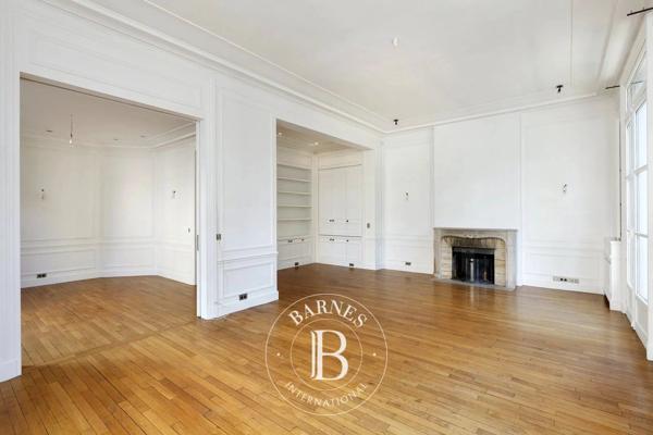 Neuilly-sur-Seine, Hôtel particulier 5 Chambres -  280 m² à vendre