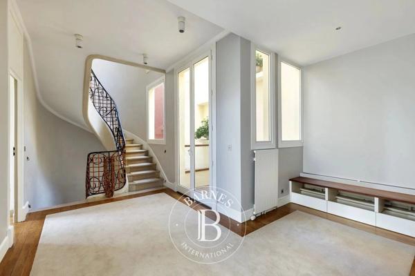 Neuilly-sur-Seine, Hôtel particulier 5 Chambres -  280 m² à vendre