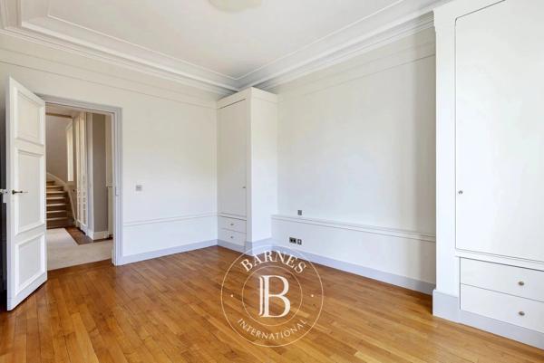 Neuilly-sur-Seine, Hôtel particulier 5 Chambres -  280 m² à vendre