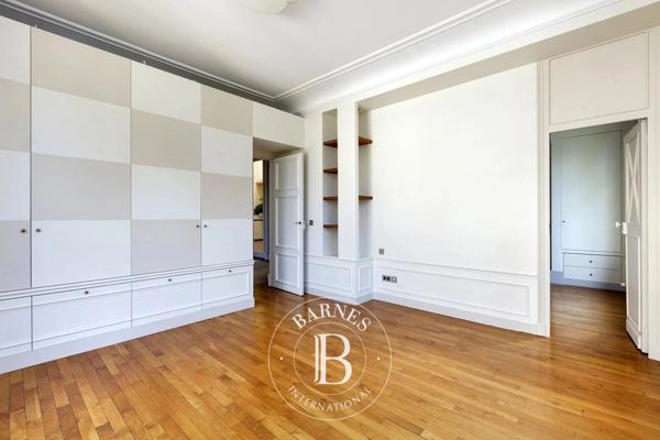 Neuilly-sur-Seine, Hôtel particulier 5 Chambres -  280 m² à vendre