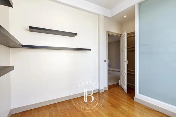 Neuilly-sur-Seine, Hôtel particulier 5 Chambres -  280 m² à vendre