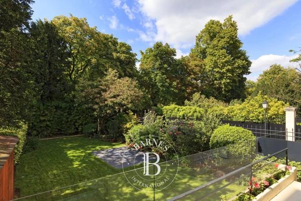 Neuilly-sur-Seine, Hôtel particulier 5 Chambres -  280 m² à vendre