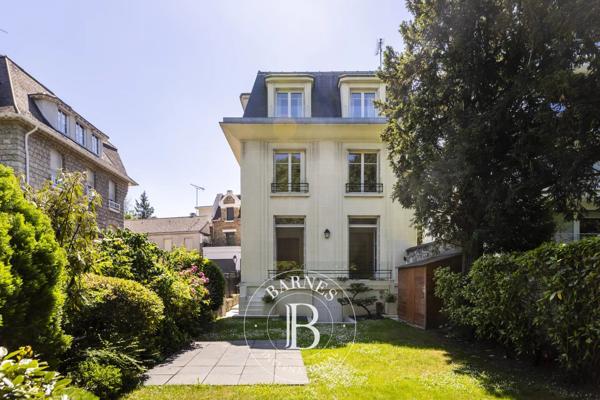Neuilly-sur-Seine, Hôtel particulier 5 Chambres -  280 m² à vendre
