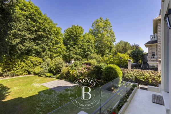 Neuilly-sur-Seine, Hôtel particulier 5 Chambres -  280 m² à vendre