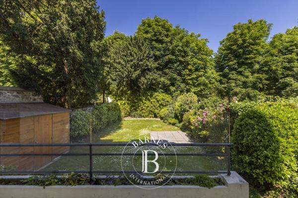 Neuilly-sur-Seine, Hôtel particulier 5 Chambres -  280 m² à vendre