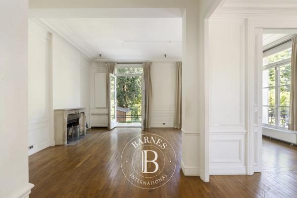 Neuilly-sur-Seine, Hôtel particulier 5 Chambres -  280 m² à vendre