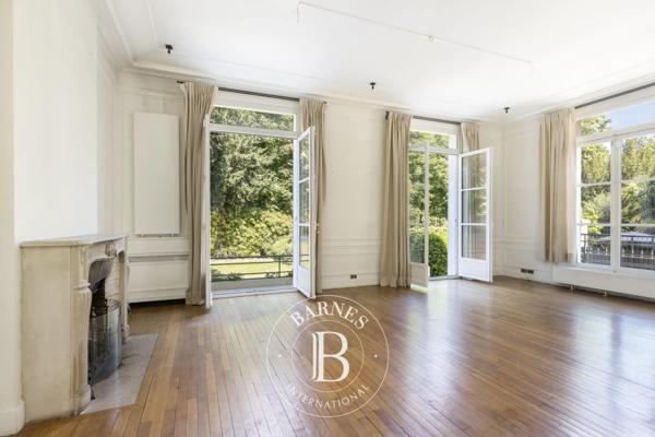 Neuilly-sur-Seine, Hôtel particulier 5 Chambres -  280 m² à vendre