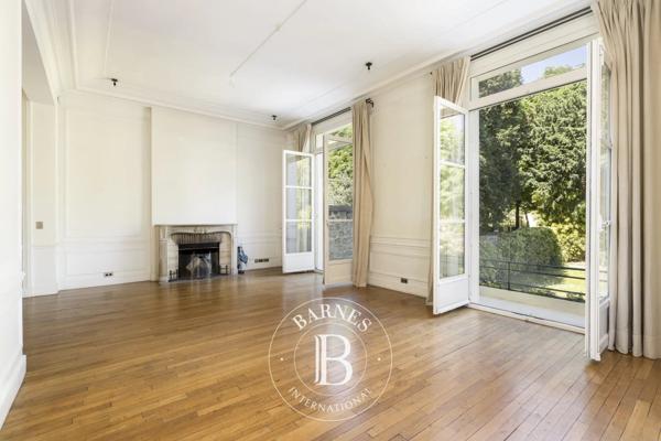 Neuilly-sur-Seine, Hôtel particulier 5 Chambres -  280 m² à vendre
