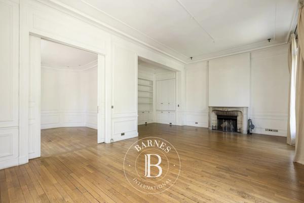 Neuilly-sur-Seine, Hôtel particulier 5 Chambres -  280 m² à vendre