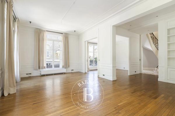 Neuilly-sur-Seine, Hôtel particulier 5 Chambres -  280 m² à vendre