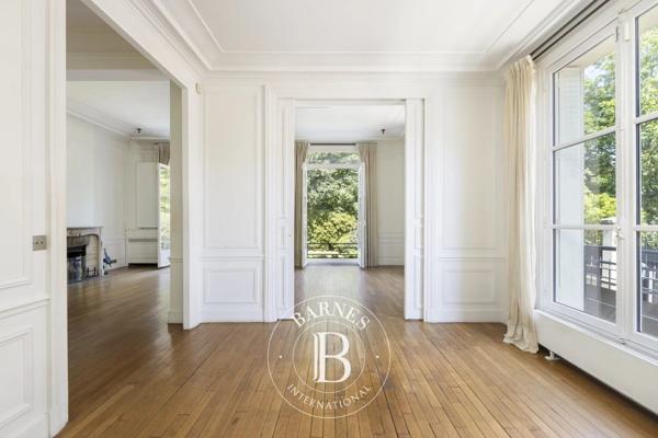 Neuilly-sur-Seine, Hôtel particulier 5 Chambres -  280 m² à vendre