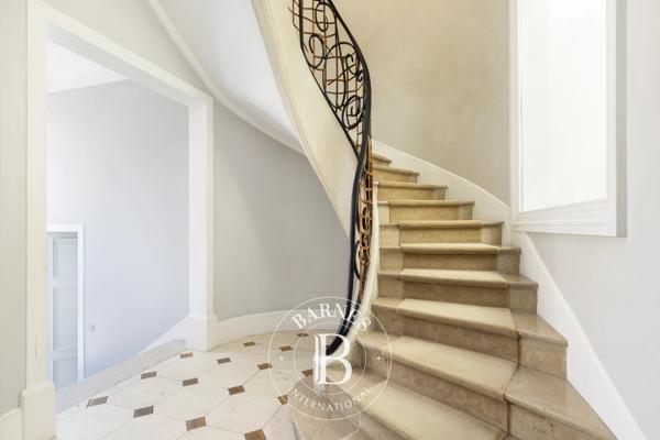 Neuilly-sur-Seine, Hôtel particulier 5 Chambres -  280 m² à vendre