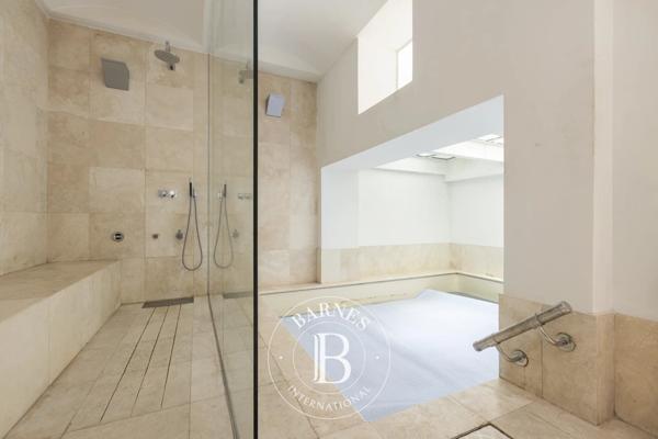 Neuilly-sur-Seine, Hôtel particulier 5 Chambres -  280 m² à vendre
