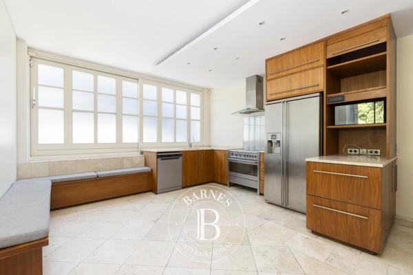Neuilly-sur-Seine, Hôtel particulier 5 Chambres -  280 m² à vendre