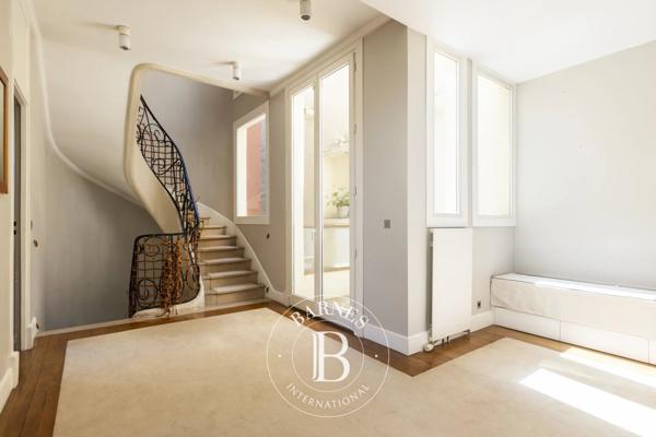 Neuilly-sur-Seine, Hôtel particulier 5 Chambres -  280 m² à vendre