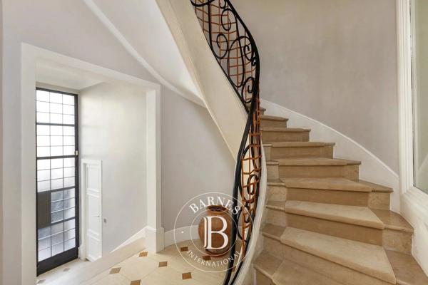 Neuilly-sur-Seine, Hôtel particulier 5 Chambres -  280 m² à vendre