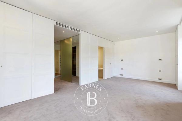 Neuilly-sur-Seine, Hôtel particulier 5 Chambres -  280 m² à vendre