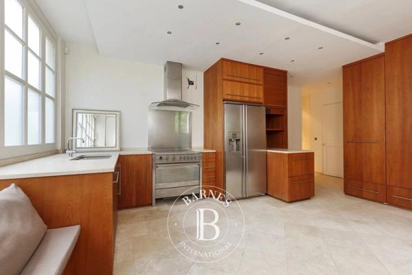 Neuilly-sur-Seine, Hôtel particulier 5 Chambres -  280 m² à vendre