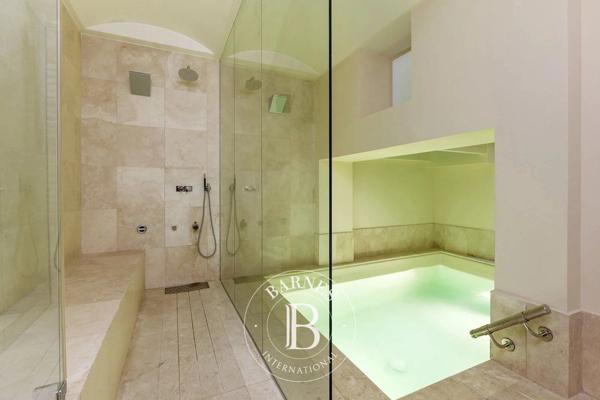 Neuilly-sur-Seine, Hôtel particulier 5 Chambres -  280 m² à vendre