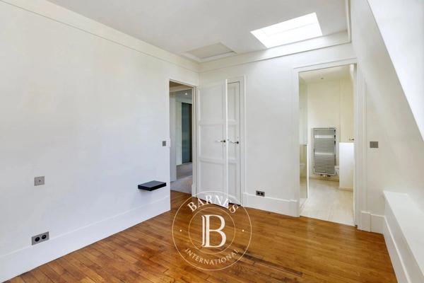 Neuilly-sur-Seine, Hôtel particulier 5 Chambres -  280 m² à vendre