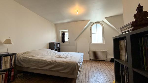 Maison de charme en centre ville avec garage et studio loué