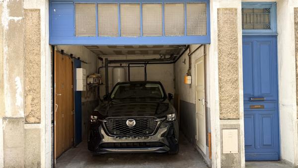 Maison de charme en centre ville avec garage et studio loué