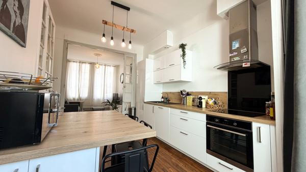 Maison de charme en centre ville avec garage et studio loué