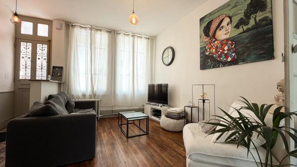 Maison de charme en centre ville avec garage et studio loué