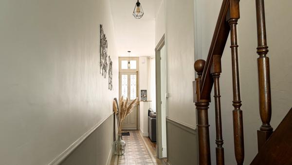 Maison de charme en centre ville avec garage et studio loué