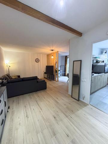 T2 avec loggia, cave et parking - Billère