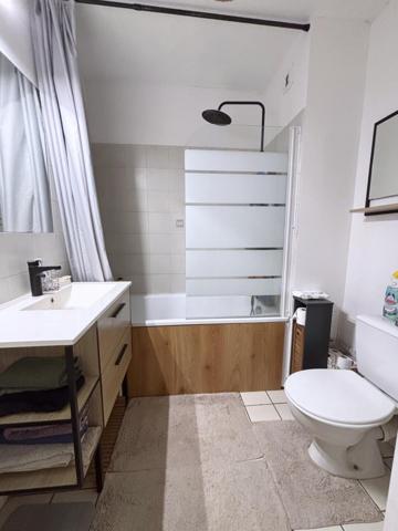 T2 avec loggia, cave et parking - Billère