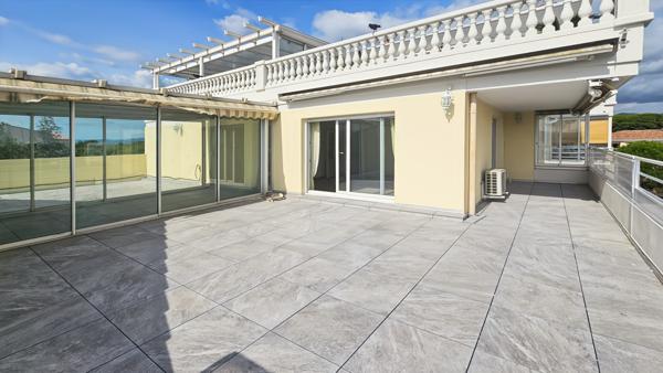 Fréjus (83600) A VENDRE, FREJUS Appartement 4 pièces 97 m²+ véranda et terrasses pour 96 m² +grand garage + place de parking
