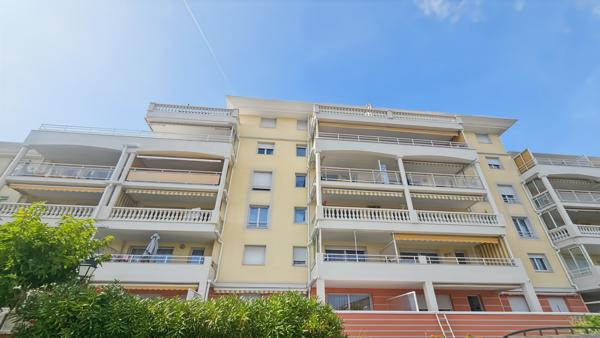 Fréjus (83600) A VENDRE, FREJUS Appartement 4 pièces 97 m²+ véranda et terrasses pour 96 m² +grand garage + place de parking