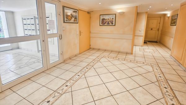 Fréjus (83600) A VENDRE, FREJUS Appartement 4 pièces 97 m²+ véranda et terrasses pour 96 m² +grand garage + place de parking