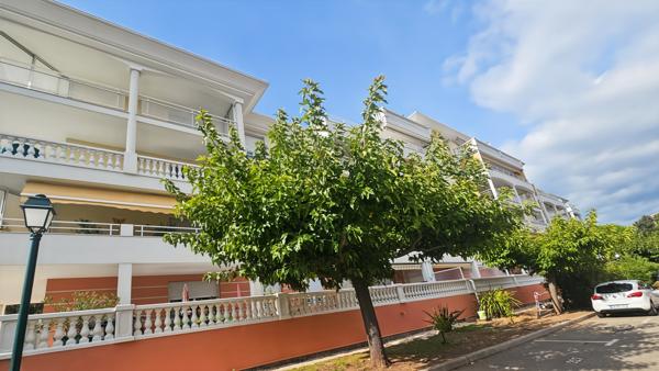 Fréjus (83600) A VENDRE, FREJUS Appartement 4 pièces 97 m²+ véranda et terrasses pour 96 m² +grand garage + place de parking