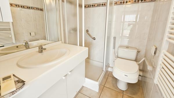 Fréjus (83600) A VENDRE, FREJUS Appartement 4 pièces 97 m²+ véranda et terrasses pour 96 m² +grand garage + place de parking