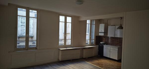 immeuble de 240 m2 avec commerce