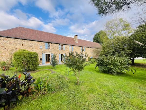 Belle ferme rénovée avec granges attenantes et de magnifiques jardins