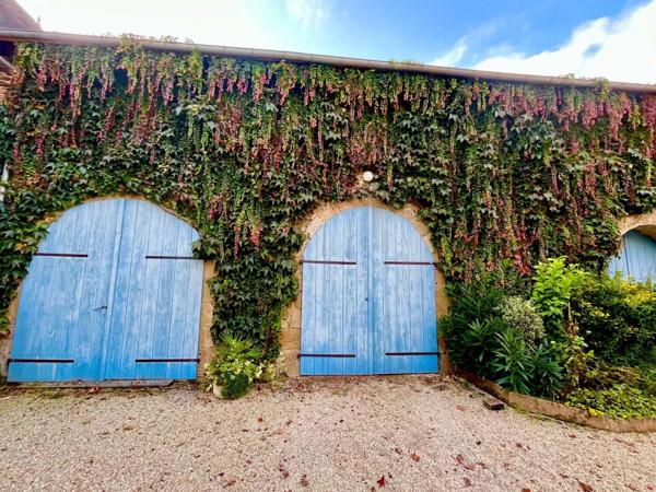 Belle ferme rénovée avec granges attenantes et de magnifiques jardins
