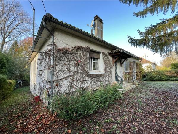Maison à vendre |  Javerlhac-et-la-Chapelle-Saint-Robert |  6 pièces | 150 m²