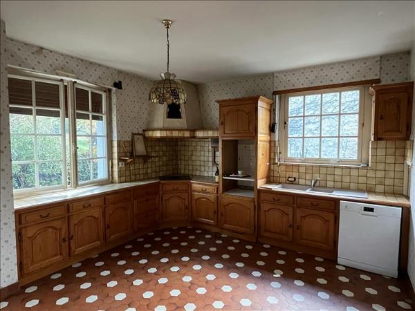 Maison à vendre |  Javerlhac-et-la-Chapelle-Saint-Robert |  6 pièces | 150 m²