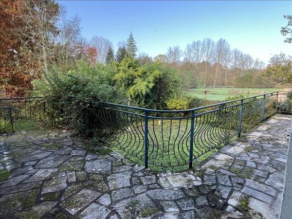 Maison à vendre |  Javerlhac-et-la-Chapelle-Saint-Robert |  6 pièces | 150 m²