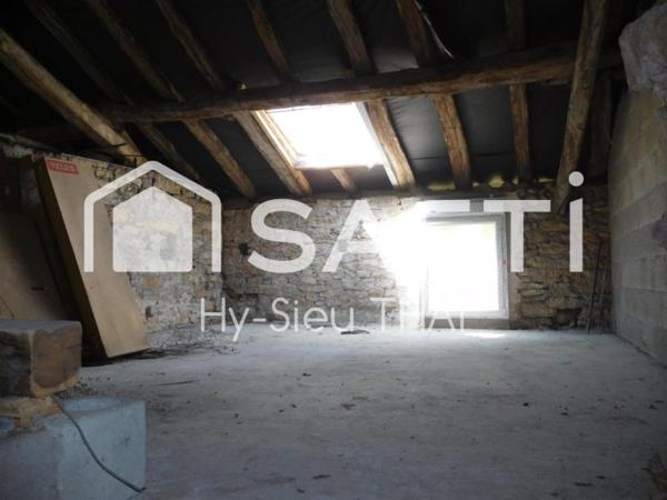 SPECIAL INVESTISSEURS avec 600 m2 à aménager, à THOIRETTE-COISIA (39240)