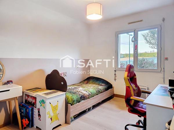 Pavillon de plain-pied de 106 m2 habitable, parfaitement entretenu, lumineux et idéalement localisé